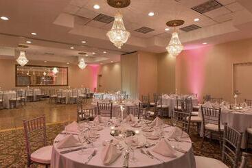 هتل Hilton Garden Inn Fairfax
