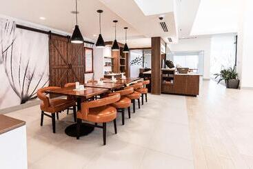 هتل Hilton Garden Inn Fairfax