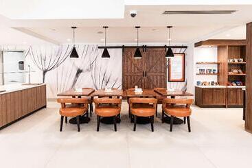 هتل Hilton Garden Inn Fairfax