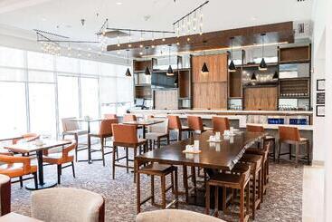 هتل Hilton Garden Inn Fairfax