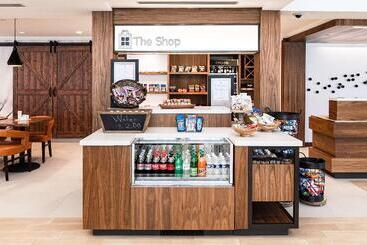 هتل Hilton Garden Inn Fairfax