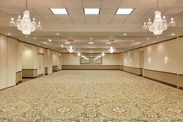 هتل Hilton Garden Inn Fairfax