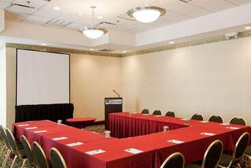 هتل Hilton Garden Inn Fairfax