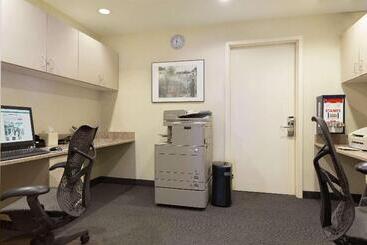 هتل Hilton Garden Inn Fairfax