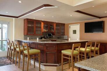 هتل Hilton Garden Inn Fairfax