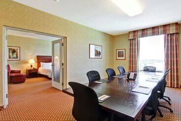 هتل Hilton Garden Inn Ottawa Airport