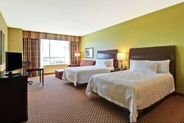 هتل Hilton Garden Inn Ottawa Airport