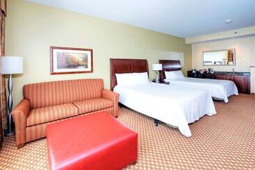 هتل Hilton Garden Inn Ottawa Airport