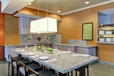هتل Hilton Garden Inn Ottawa Airport