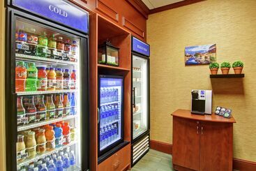 هتل Hilton Garden Inn Ottawa Airport