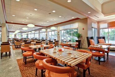 هتل Hilton Garden Inn Ottawa Airport