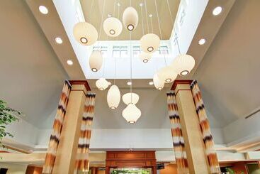 هتل Hilton Garden Inn Ottawa Airport
