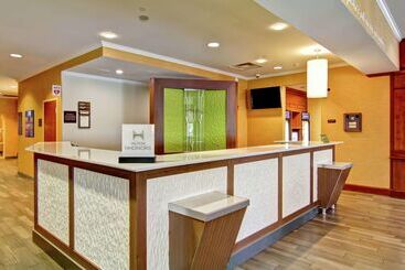 هتل Hilton Garden Inn Ottawa Airport