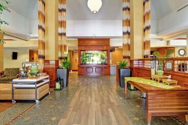 هتل Hilton Garden Inn Ottawa Airport