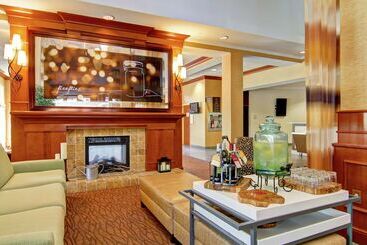 هتل Hilton Garden Inn Ottawa Airport