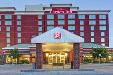 هتل Hilton Garden Inn Ottawa Airport