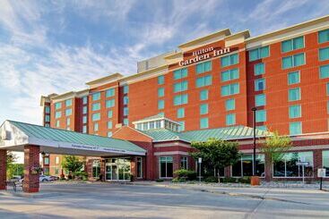 هتل Hilton Garden Inn Ottawa Airport