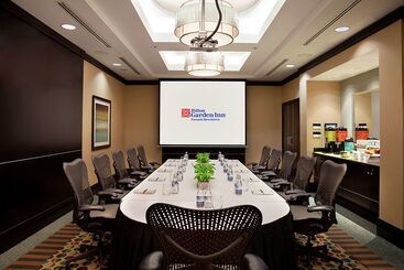 هتل Revery Toronto Downtown, Curio Collection By Hilton