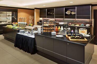 هتل Revery Toronto Downtown, Curio Collection By Hilton