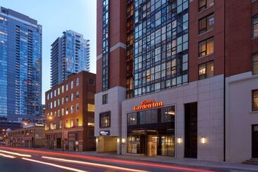 هتل Revery Toronto Downtown, Curio Collection By Hilton