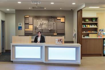 هتل Holiday Inn Express & Suites   Belleville, An Ihg