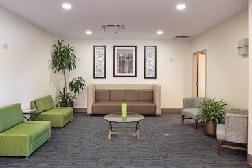 هتل Holiday Inn Express & Suites   Belleville, An Ihg