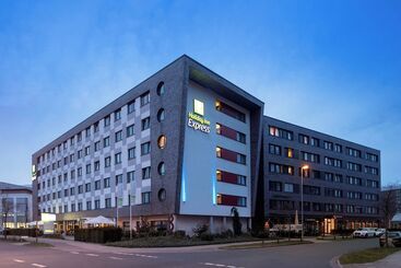 هتل Holiday Inn Express Bremen Airport, An Ihg