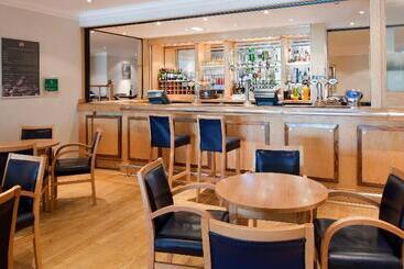 هتل Holiday Inn Leeds Wakefield M1 Jct40, An Ihg