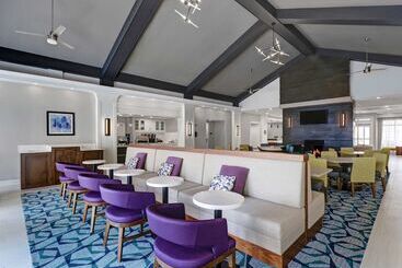 هتل Homewood Suites London Ontario