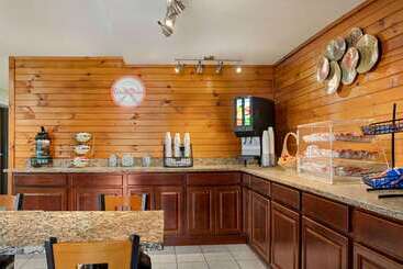 هتل Howard Johnson By Wyndham Pigeon Forge