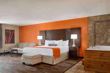 هتل Howard Johnson By Wyndham Pigeon Forge