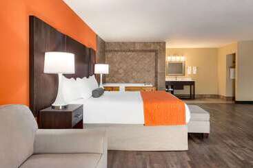 هتل Howard Johnson By Wyndham Pigeon Forge