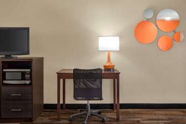 هتل Howard Johnson By Wyndham Pigeon Forge