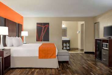 هتل Howard Johnson By Wyndham Pigeon Forge