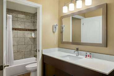 هتل Howard Johnson By Wyndham Pigeon Forge