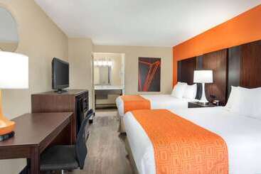هتل Howard Johnson By Wyndham Pigeon Forge