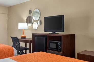 هتل Howard Johnson By Wyndham Pigeon Forge