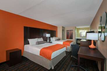 هتل Howard Johnson By Wyndham Pigeon Forge