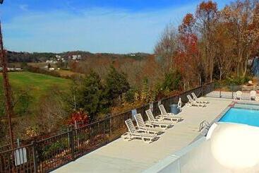 هتل Howard Johnson By Wyndham Pigeon Forge