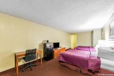 هتل Howard Johnson By Wyndham Pigeon Forge