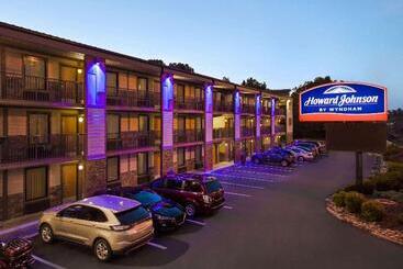 هتل Howard Johnson By Wyndham Pigeon Forge
