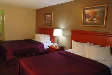 هتل Howard Johnson By Wyndham Pigeon Forge