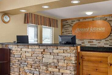 هتل Howard Johnson By Wyndham Pigeon Forge