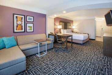 هتل La Quinta By Wyndham Cincinnati Airport Florence