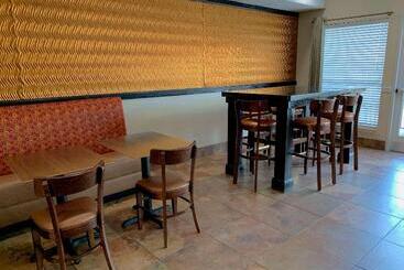 هتل Mainstay Suites Addisondallas
