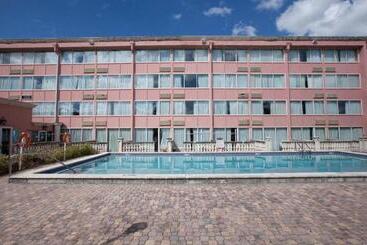 هتل Miami Gardens Inn & Suites