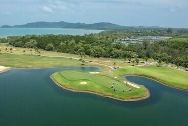 هتل Mission Hills Phuket Golf Resort Sha Extra Plus