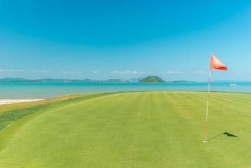هتل Mission Hills Phuket Golf Resort Sha Extra Plus