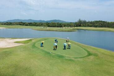 هتل Mission Hills Phuket Golf Resort Sha Extra Plus