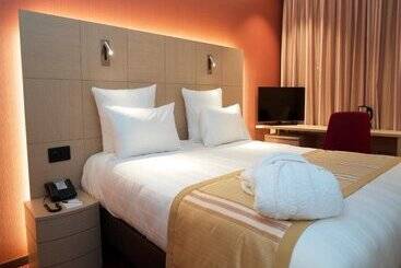 فندق Nash Airport